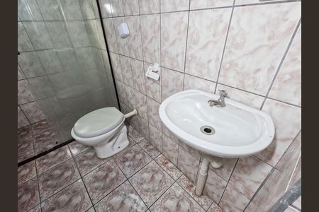 Banheiro de casa para alugar com 2 quartos, 100m² em Jardim Santa Lucrecia, São Paulo