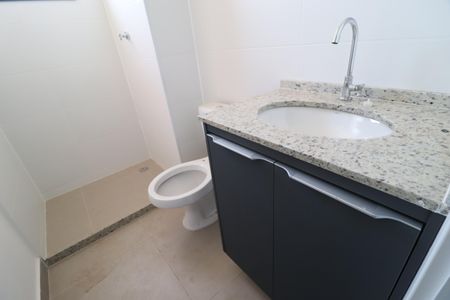 Banheiro de apartamento para alugar com 1 quarto, 44m² em Granja Marileusa, Uberlândia