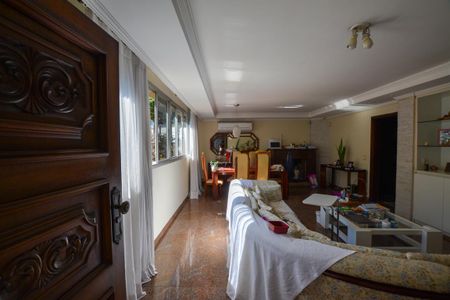 Casa à venda com 6 quartos, 370m² em Butantã, São Paulo