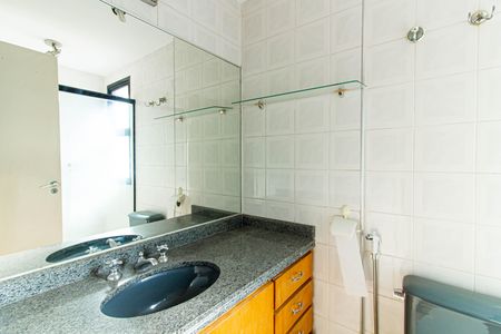Apartamento para alugar com 72m², 2 quartos e 1 vaga Apartamento para alugar com 72m², 2 quartos e 1 vagaBanheiro da Suíte