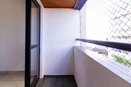 Apartamento para alugar com 72m², 2 quartos e 1 vaga Apartamento para alugar com 72m², 2 quartos e 1 vagaVaranda