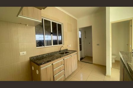 Cozinha de casa de condomínio para alugar com 2 quartos, 64m² em Aguassai, Cotia