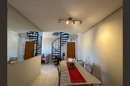 Apartamento para alugar com 145m², 3 quartos e 2 vagas Apartamento para alugar com 145m², 3 quartos e 2 vagasSala