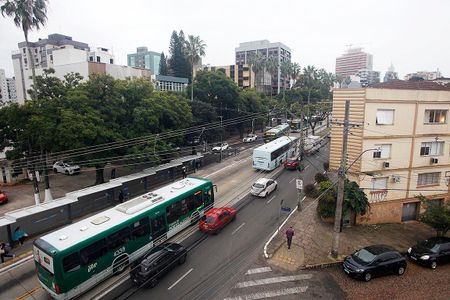 Sala Vista de apartamento à venda com 4 quartos, 150m² em Petrópolis, Porto Alegre