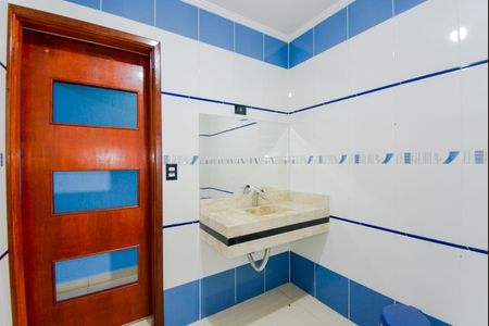 Casa para alugar com 210m², 4 quartos e 2 vagasBanheiro Social