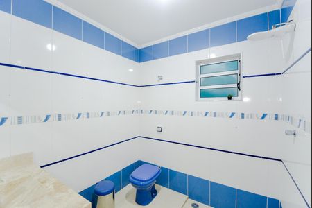 Casa para alugar com 210m², 4 quartos e 2 vagasBanheiro Social
