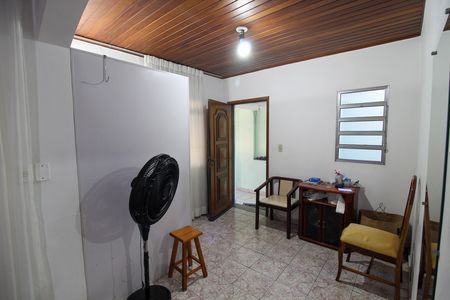 Casa à venda com 119m², 3 quartos e 3 vagasSala