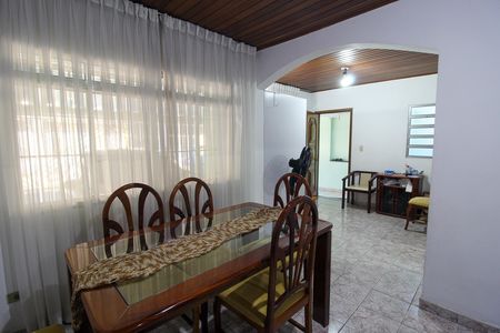 Casa à venda com 119m², 3 quartos e 3 vagasSala