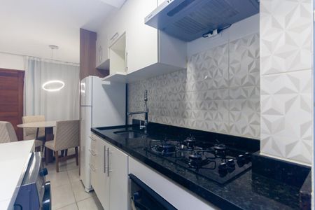 Cozinha de apartamento para alugar com 1 quarto, 43m² em Vila Ivone, São Paulo