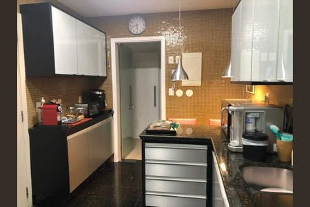 Apartamento à venda com 176m², 4 quartos e 2 vagas