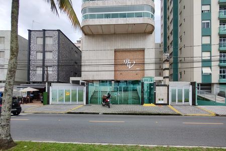 Apartamento para alugar com 77m², 2 quartos e 1 vaga Apartamento para alugar com 77m², 2 quartos e 1 vagaFachada