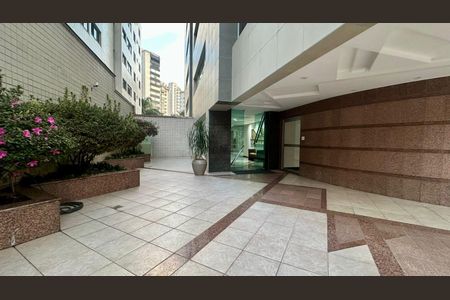 Apartamento à venda com 100m², 3 quartos e 1 vaga Apartamento à venda com 100m², 3 quartos e 1 vagaEntrada do prédio