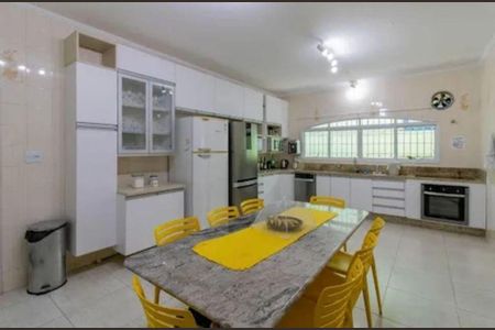 Casa à venda com 4 quartos, 300m² em Jardim Bom Clima, Guarulhos