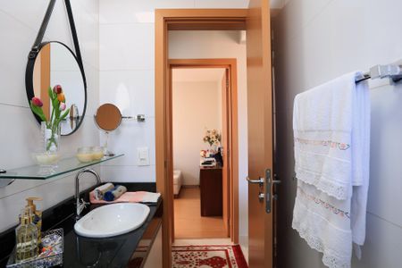 Apartamento à venda com 58m², 2 quartos e 2 vagas Apartamento à venda com 58m², 2 quartos e 2 vagasBanheiro