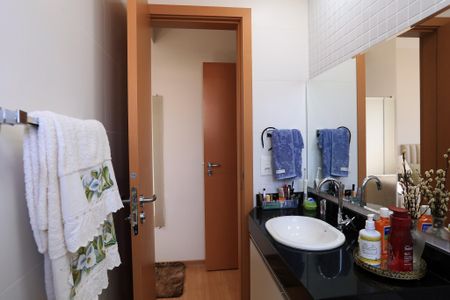 Apartamento à venda com 58m², 2 quartos e 2 vagas Apartamento à venda com 58m², 2 quartos e 2 vagasBanheiro da Suíte
