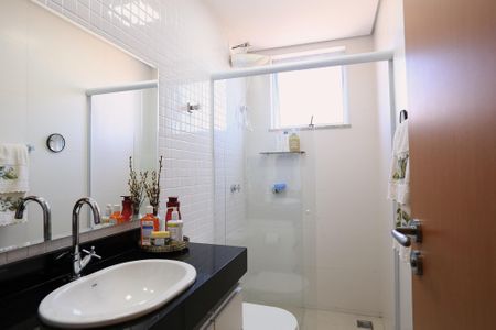 Apartamento à venda com 58m², 2 quartos e 2 vagas Apartamento à venda com 58m², 2 quartos e 2 vagasBanheiro da Suíte
