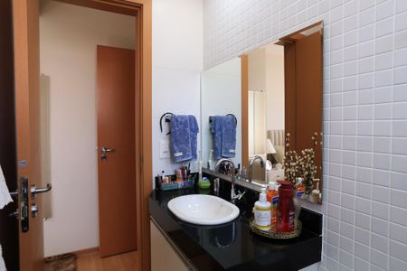 Apartamento à venda com 58m², 2 quartos e 2 vagas Apartamento à venda com 58m², 2 quartos e 2 vagasBanheiro da Suíte