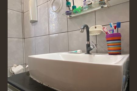Banheiro de apartamento à venda com 3 quartos, 65m² em Continental, Osasco