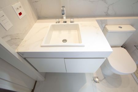 Apartamento à venda com 76m², 2 quartos e 2 vagas Apartamento à venda com 76m², 2 quartos e 2 vagasBanheiro da Suíte