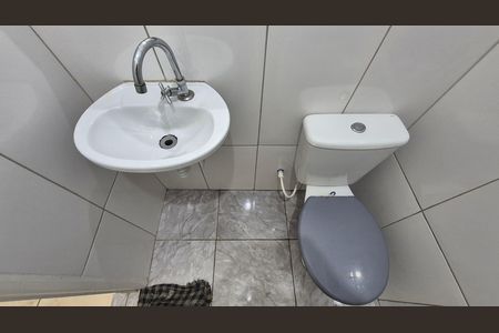 Banheiro  de casa para alugar com 2 quartos, 110m² em Parque Erasmo Assunção, Santo André
