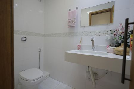 Casa à venda com 354m², 3 quartos e 2 vagas Casa à venda com 354m², 3 quartos e 2 vagasBanheiro
