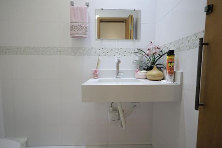 Casa à venda com 354m², 3 quartos e 2 vagas Casa à venda com 354m², 3 quartos e 2 vagasBanheiro