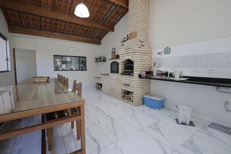 Casa à venda com 354m², 3 quartos e 2 vagas Casa à venda com 354m², 3 quartos e 2 vagasCobertura Churrasqueira
