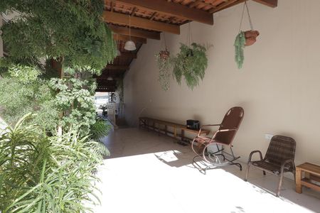 Casa à venda com 354m², 3 quartos e 2 vagas Casa à venda com 354m², 3 quartos e 2 vagasQuintal