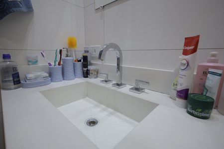 Casa à venda com 354m², 3 quartos e 2 vagas Casa à venda com 354m², 3 quartos e 2 vagasBanheiro Suíte 2