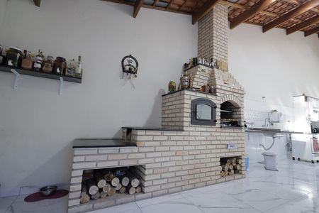 Casa à venda com 354m², 3 quartos e 2 vagas Casa à venda com 354m², 3 quartos e 2 vagasCobertura Churrasqueira