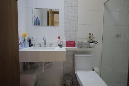 Casa à venda com 354m², 3 quartos e 2 vagas Casa à venda com 354m², 3 quartos e 2 vagasBanheiro Suíte 2