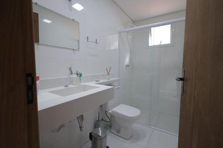 Casa à venda com 354m², 3 quartos e 2 vagas Casa à venda com 354m², 3 quartos e 2 vagasBanheiro Cobertura