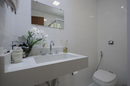 Casa à venda com 354m², 3 quartos e 2 vagas Casa à venda com 354m², 3 quartos e 2 vagasBanheiro Quarto Suíte 1