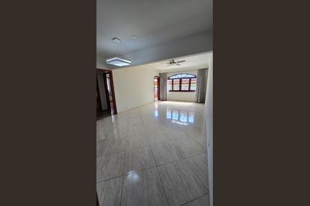 Casa à venda com 4 quartos, 300m² em Vila Lucia, São Paulo