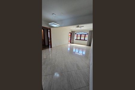 Casa à venda com 4 quartos, 300m² em Vila Lucia, São Paulo