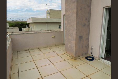 Casa de condomínio para alugar com 252m², 3 quartos e 4 vagas Casa de condomínio para alugar com 252m², 3 quartos e 4 vagasVaranda
