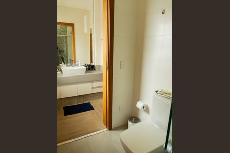 Casa de condomínio para alugar com 252m², 3 quartos e 4 vagas Casa de condomínio para alugar com 252m², 3 quartos e 4 vagasBanheiro