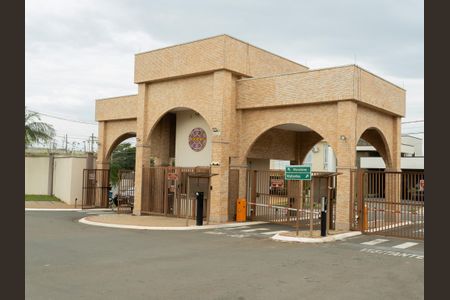 Casa de condomínio para alugar com 252m², 3 quartos e 4 vagas Casa de condomínio para alugar com 252m², 3 quartos e 4 vagasFachada e portaria
