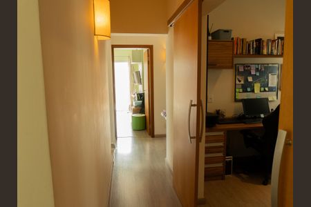 Casa de condomínio para alugar com 252m², 3 quartos e 4 vagas Casa de condomínio para alugar com 252m², 3 quartos e 4 vagasCorredor