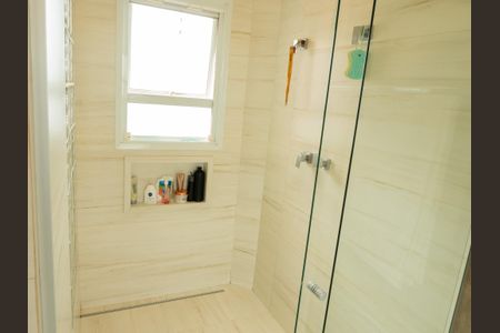 Casa de condomínio para alugar com 252m², 3 quartos e 4 vagas Casa de condomínio para alugar com 252m², 3 quartos e 4 vagasBanheiro da Suíte