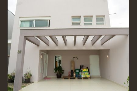 Casa de condomínio para alugar com 252m², 3 quartos e 4 vagas Casa de condomínio para alugar com 252m², 3 quartos e 4 vagasFachada