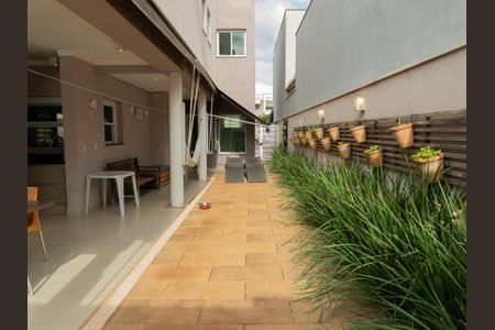 Casa de condomínio para alugar com 252m², 3 quartos e 4 vagas Casa de condomínio para alugar com 252m², 3 quartos e 4 vagasQuintal