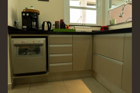 Casa de condomínio para alugar com 252m², 3 quartos e 4 vagas Casa de condomínio para alugar com 252m², 3 quartos e 4 vagasCozinha - Armários