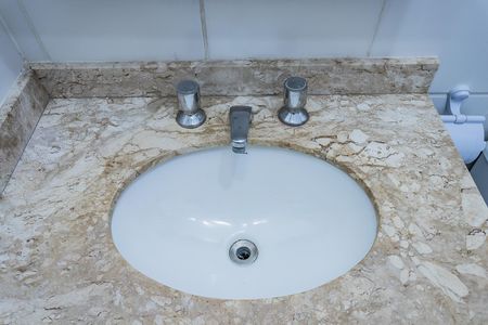 Apartamento à venda com 56m², 2 quartos e 1 vaga Apartamento à venda com 56m², 2 quartos e 1 vagaBanheiro