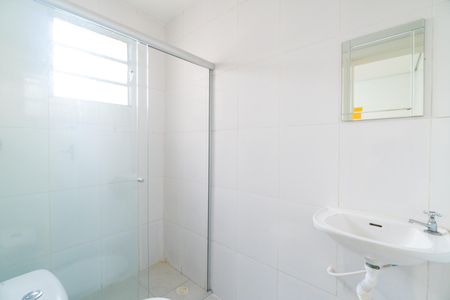 Banheiro de casa para alugar com 1 quarto, 48m² em Vila Guarani (zona Sul), São Paulo