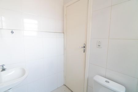 Banheiro de casa para alugar com 1 quarto, 48m² em Vila Guarani (zona Sul), São Paulo