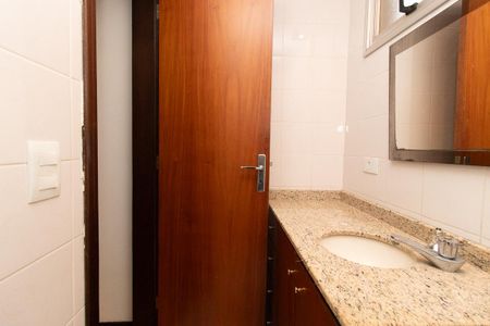 Apartamento à venda com 61m², 2 quartos e 1 vaga Apartamento à venda com 61m², 2 quartos e 1 vagaBanheiro Social