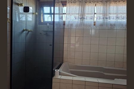 Casa à venda com 120m², 3 quartos e 5 vagas