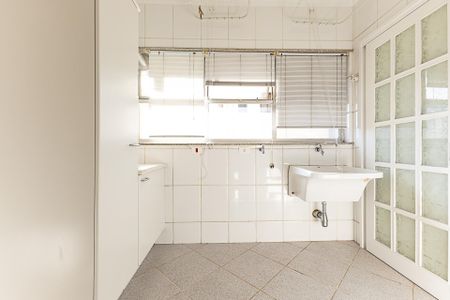 Apartamento para alugar com 145m², 3 quartos e 4 vagas Apartamento para alugar com 145m², 3 quartos e 4 vagasÁrea de Serviço