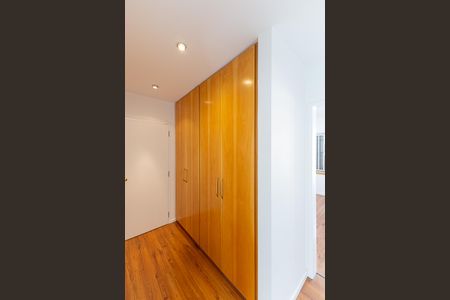 Corredor de apartamento para alugar com 3 quartos, 145m² em Itaim Bibi, São Paulo